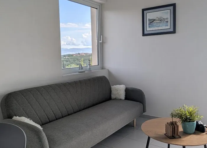 Debriz Apartment Strefi